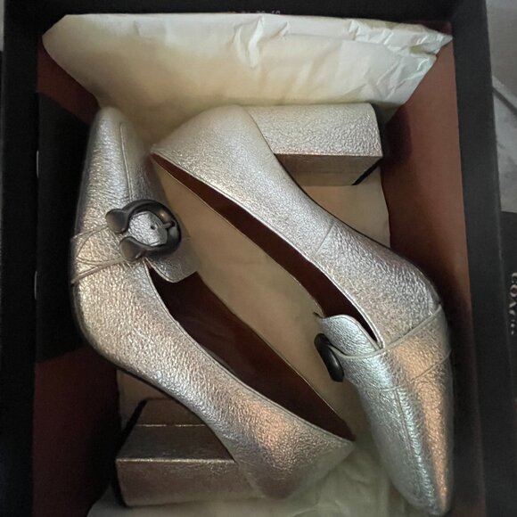 COACH Metallic Silver Elegant Jade Pump Size 7 - Picture 9 of 12